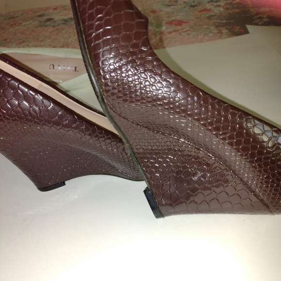 Shoes - Picture 2 of 3